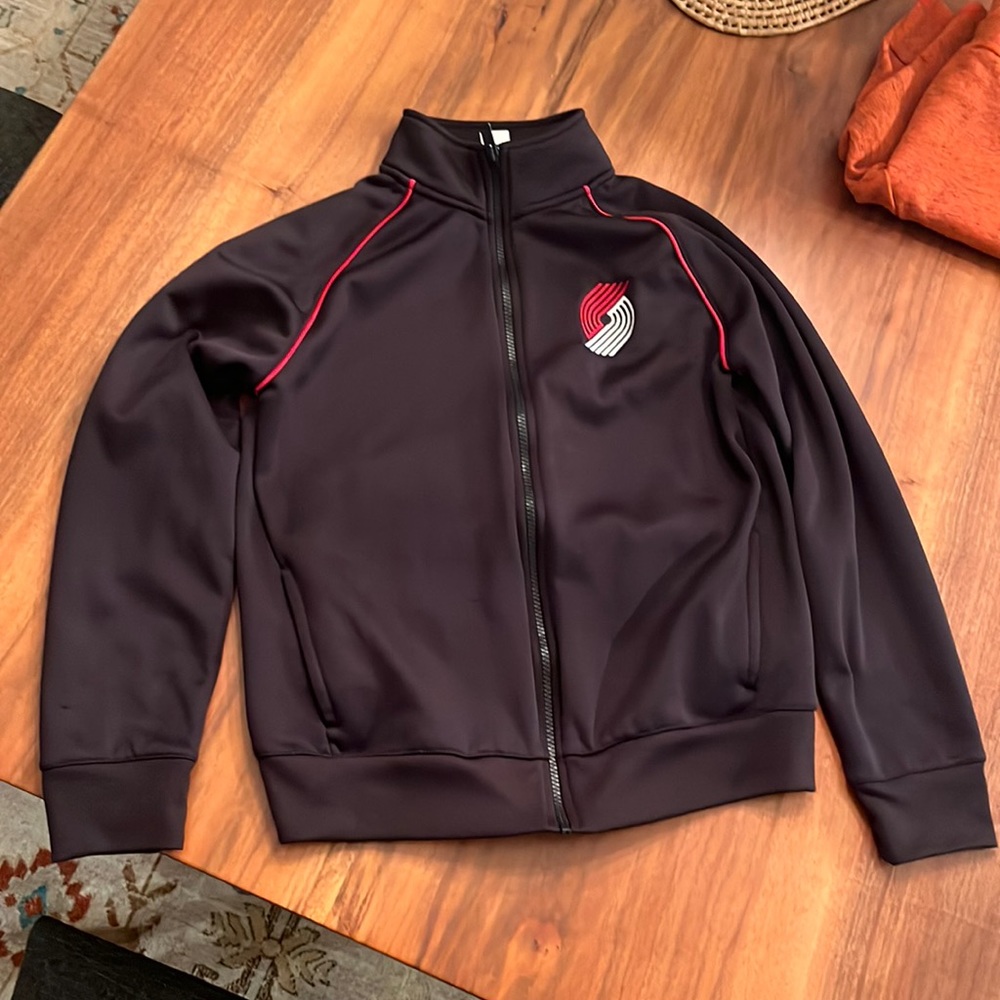 Black red, blazers track jacket, large boys, Trail Blazers,